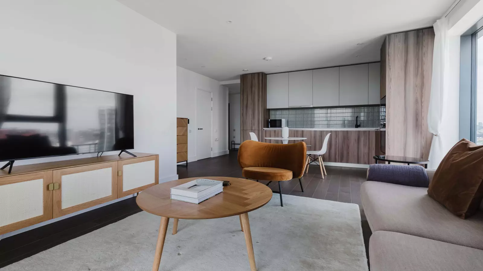 Flat Ash Avenue in Greater London