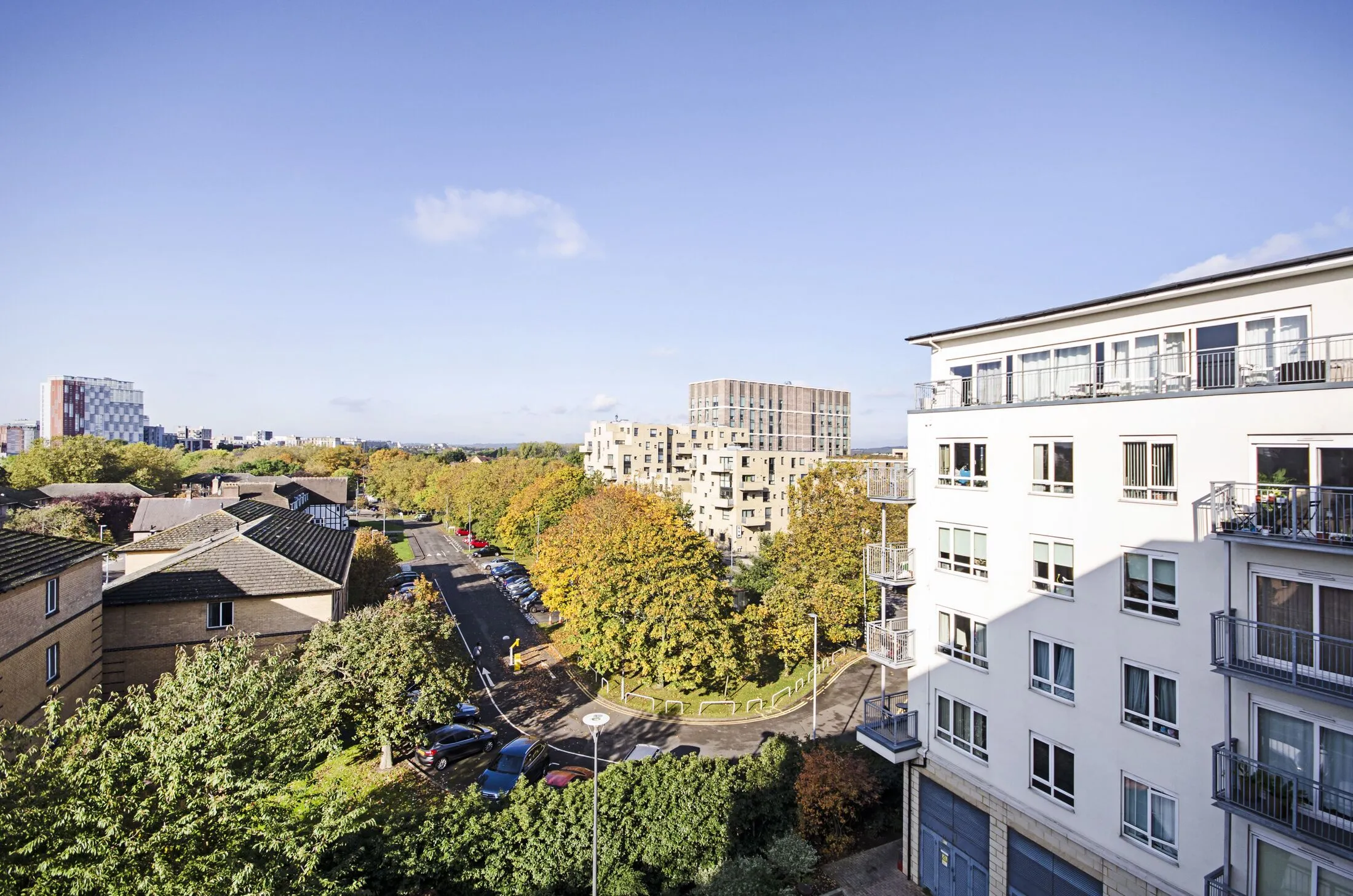 Flat Heritage Avenue in Greater London