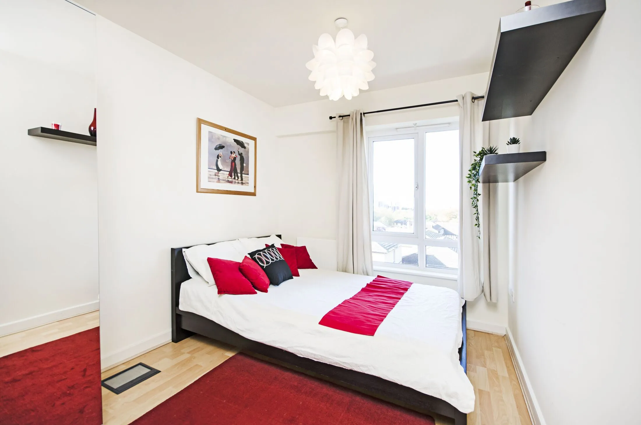 Flat Heritage Avenue in Greater London