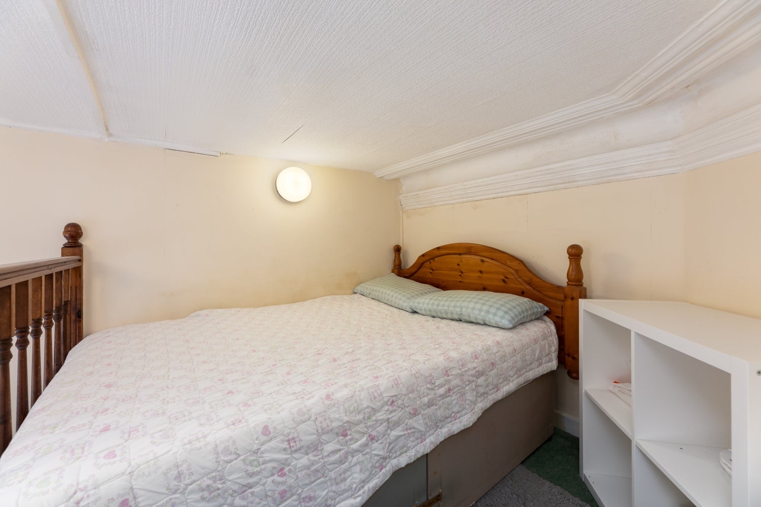 Flat De Vere Gardens in Greater London