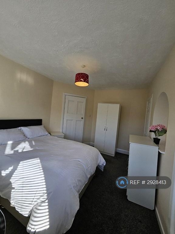 Room Burgess Road in Southampton