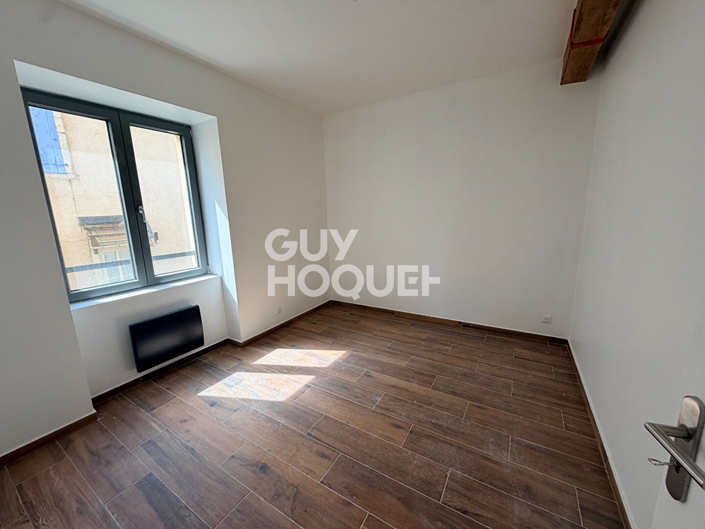 Flat Route de Jouffroy d'Abbans in Byans-sur-Doubs