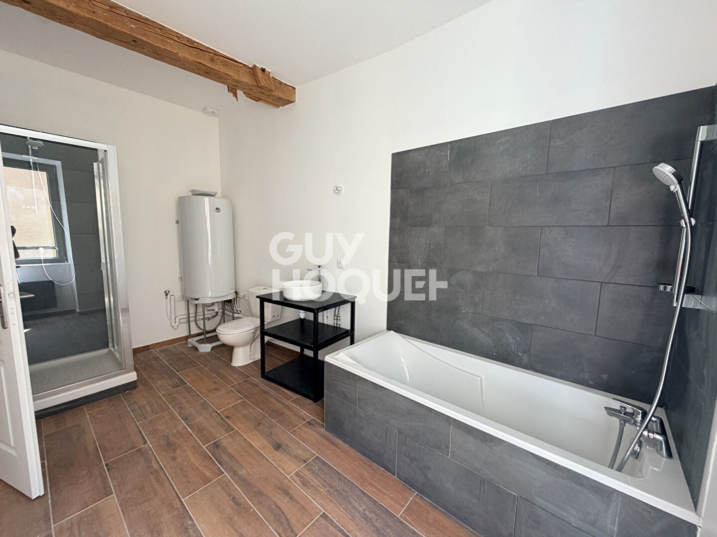 Flat Route de Jouffroy d'Abbans in Byans-sur-Doubs