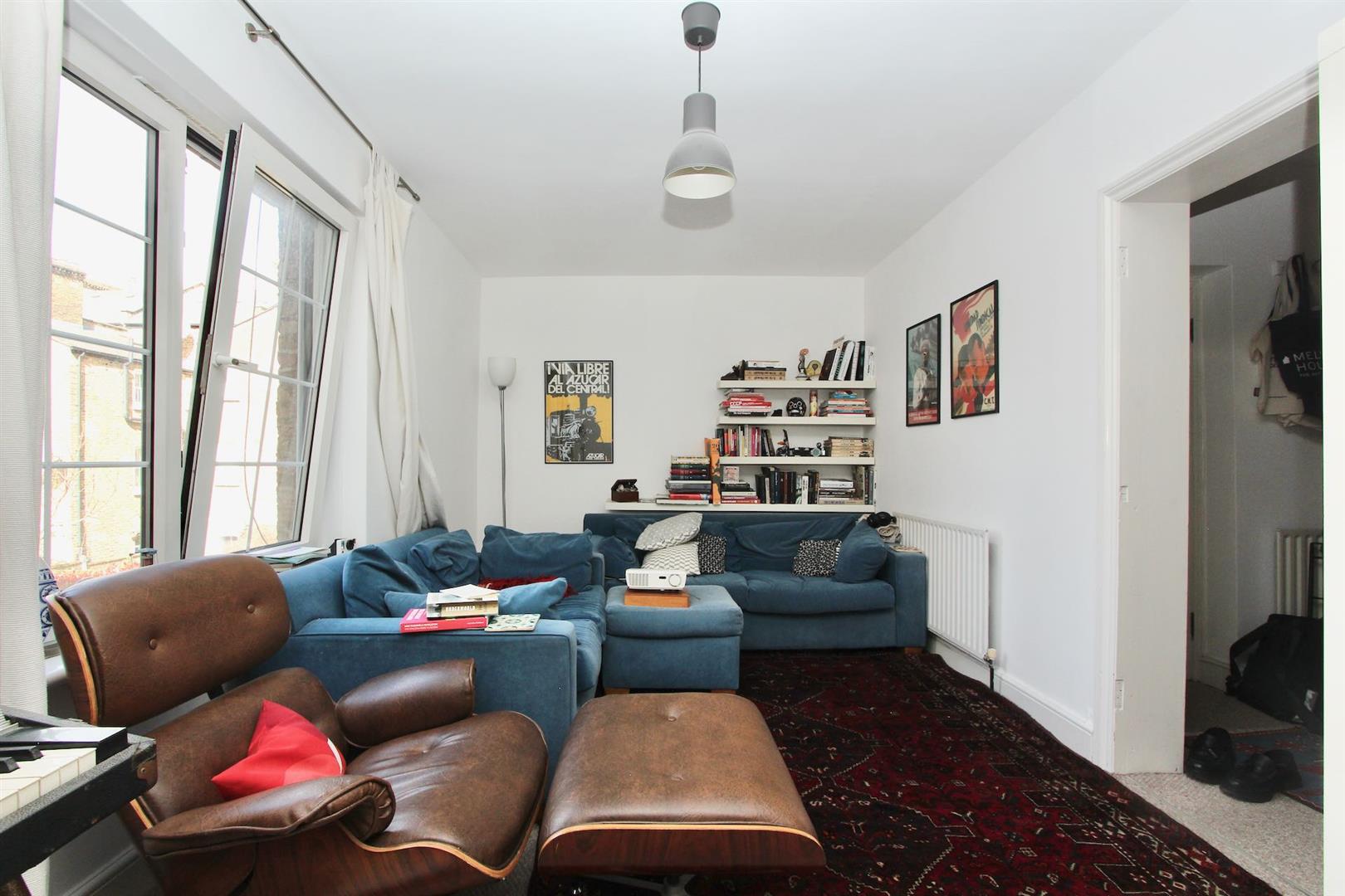 Flat Somerford Grove in Greater London