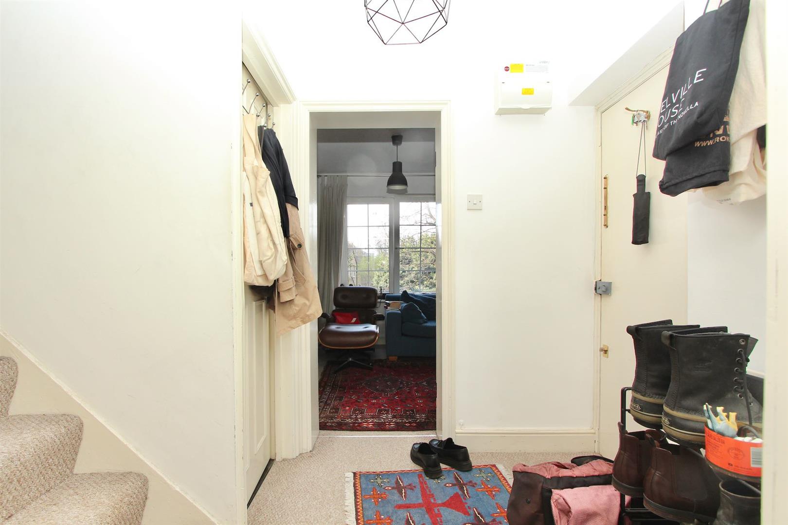 Flat Somerford Grove in Greater London
