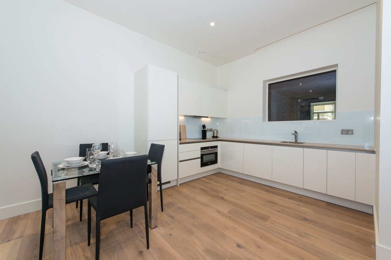 Flat Ladbroke Grove in Greater London