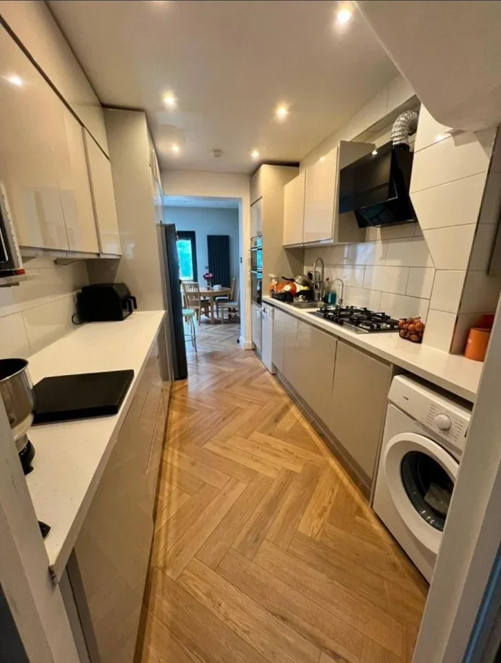 Room Melfort Road in Greater London