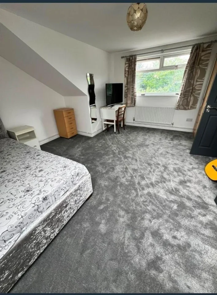 Room Melfort Road in Greater London
