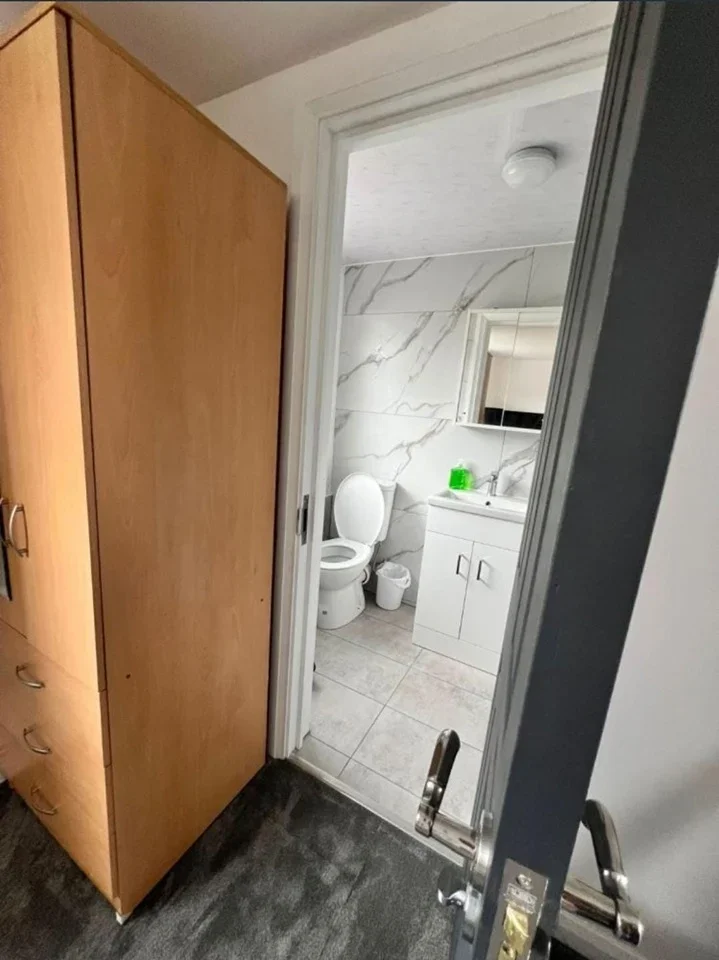 Room Melfort Road in Greater London
