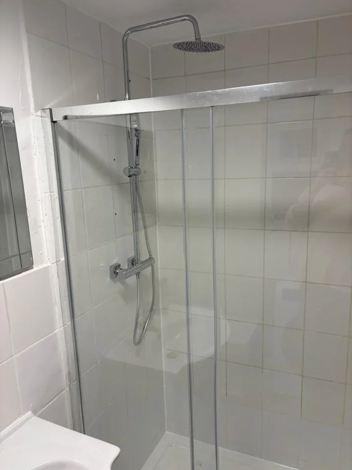 Flat Mayesbrook Road in Greater London