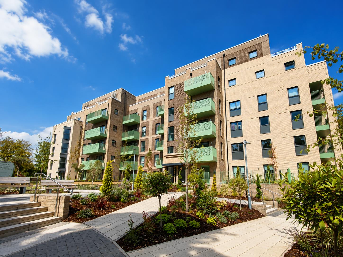 Flat Victoria Road in Greater London