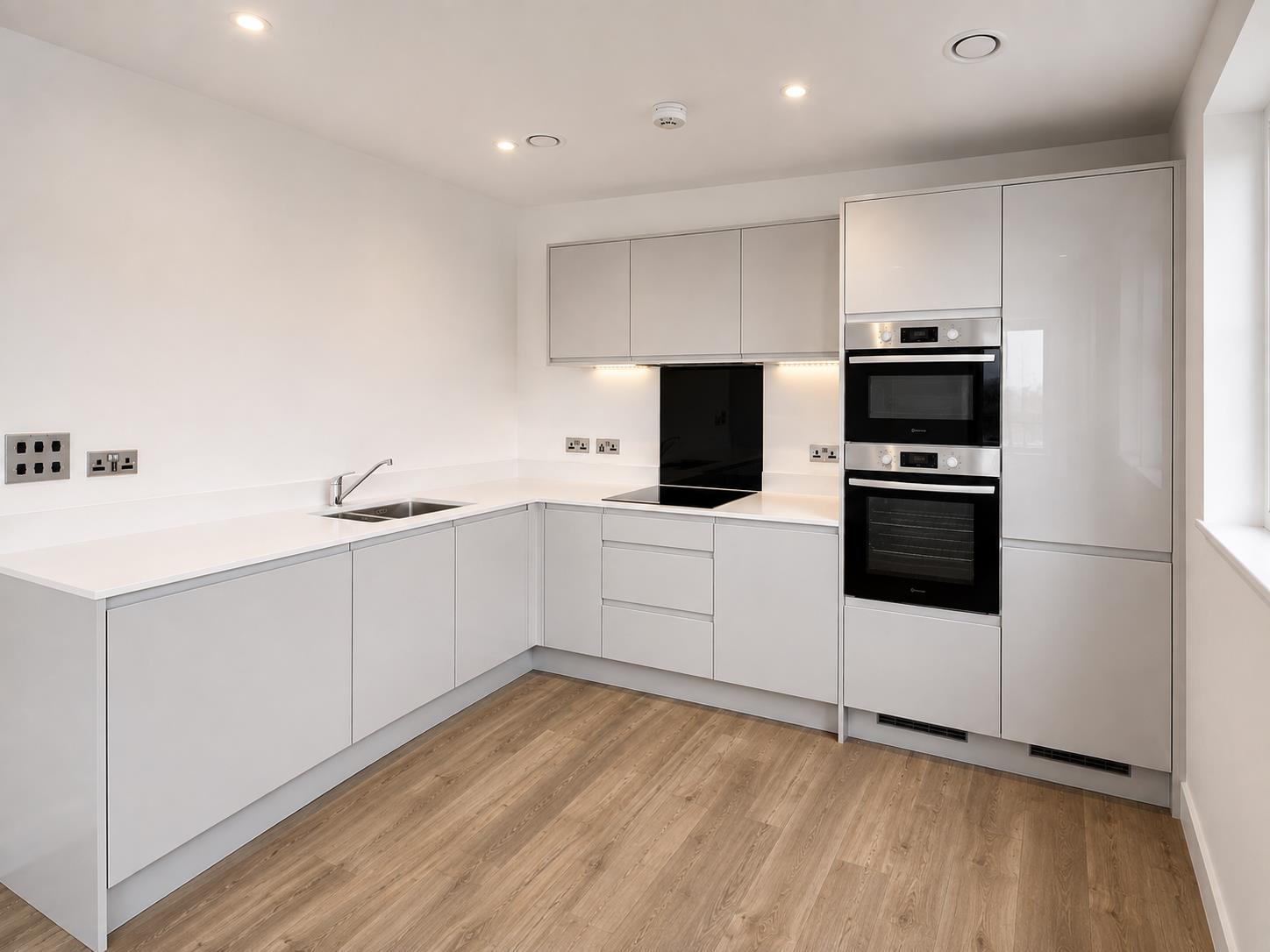 Flat Victoria Road in Greater London