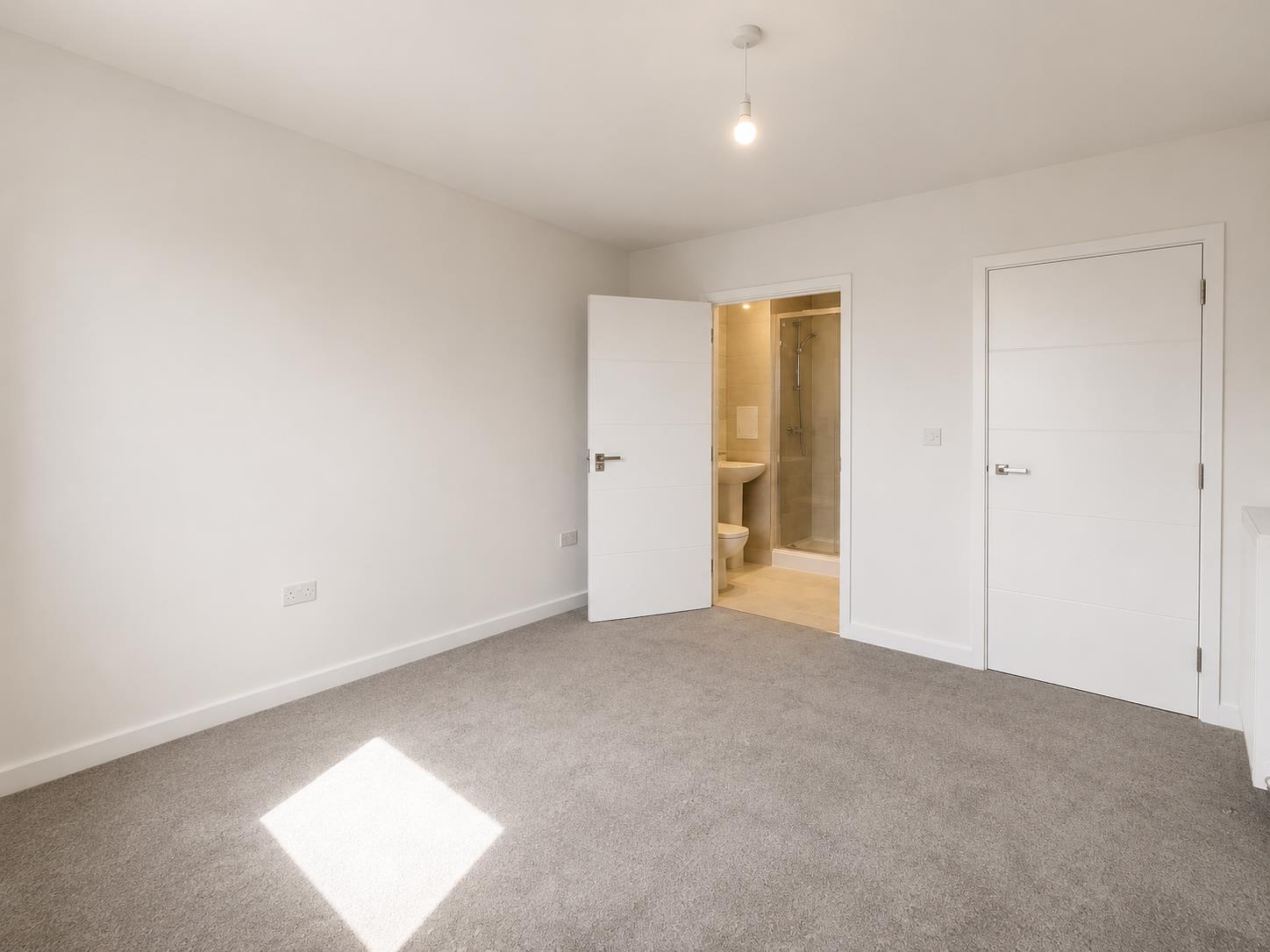 Flat Victoria Road in Greater London