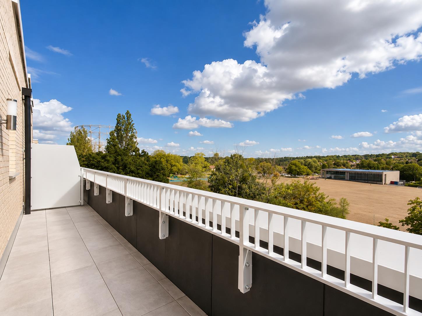 Flat Victoria Road in Greater London