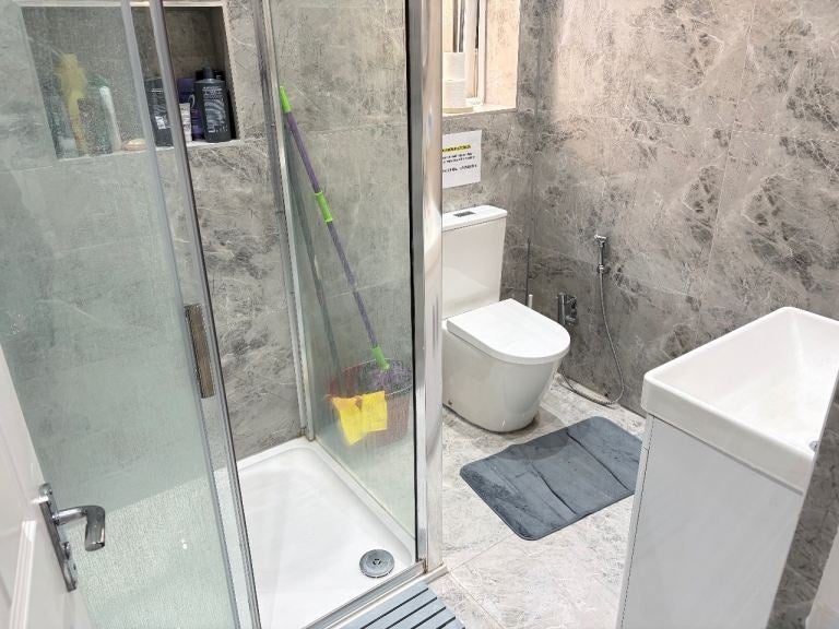 Room Uxbridge Road in Greater London