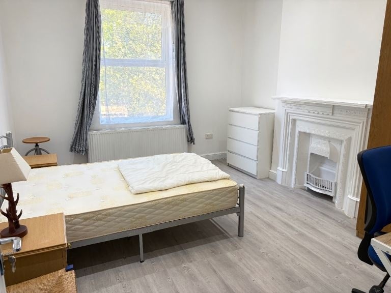 Room Uxbridge Road in Greater London