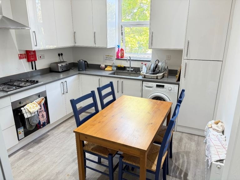 Room Uxbridge Road in Greater London