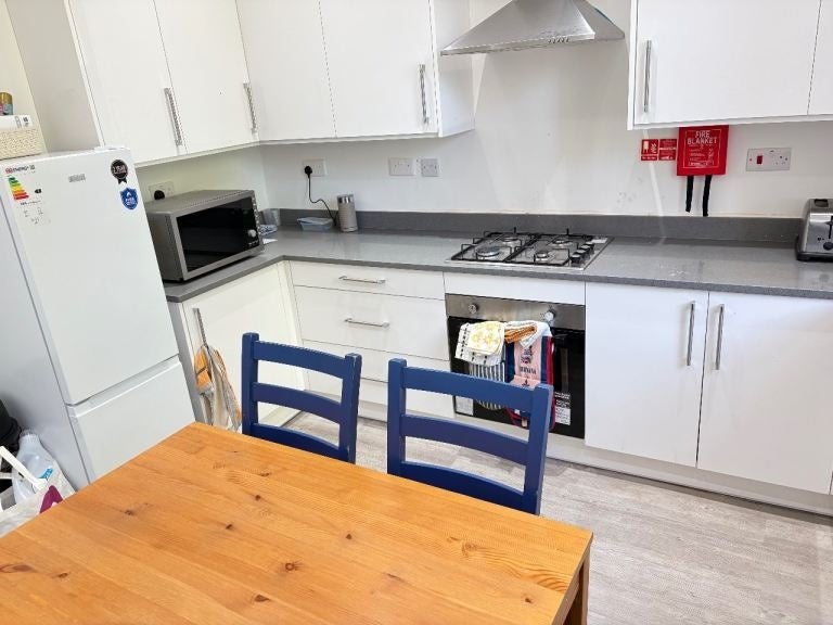 Room Uxbridge Road in Greater London