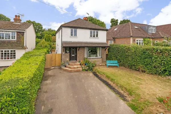 Flat Hollydene Road in Wealden