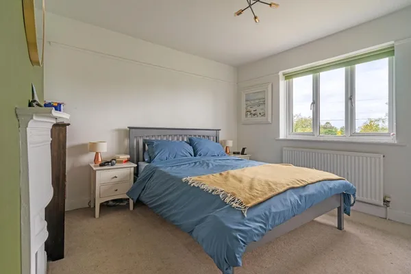 Flat Hollydene Road in Wealden