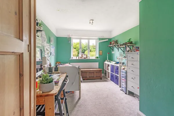Flat Hollydene Road in Wealden