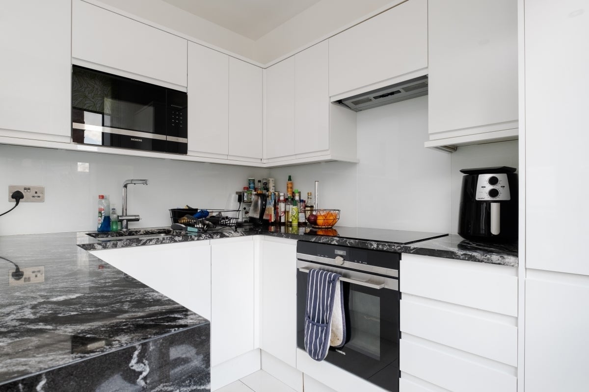 Flat Bridle Mews in Greater London