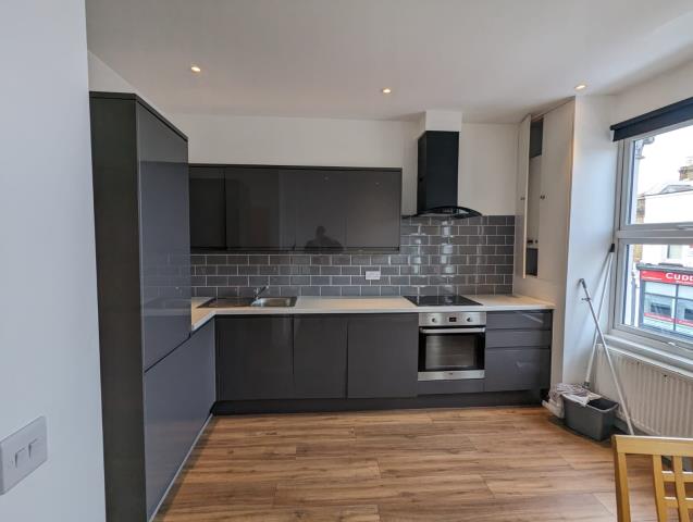 Flat Haydons Road in Greater London