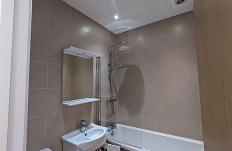 Flat Haydons Road in Greater London