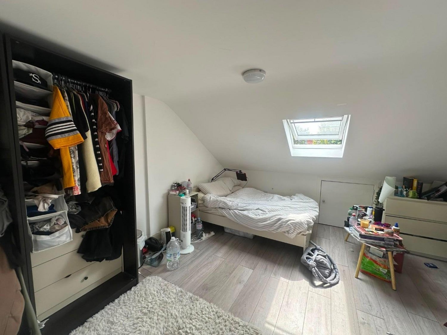 Flat Ealing Park Gardens in Greater London