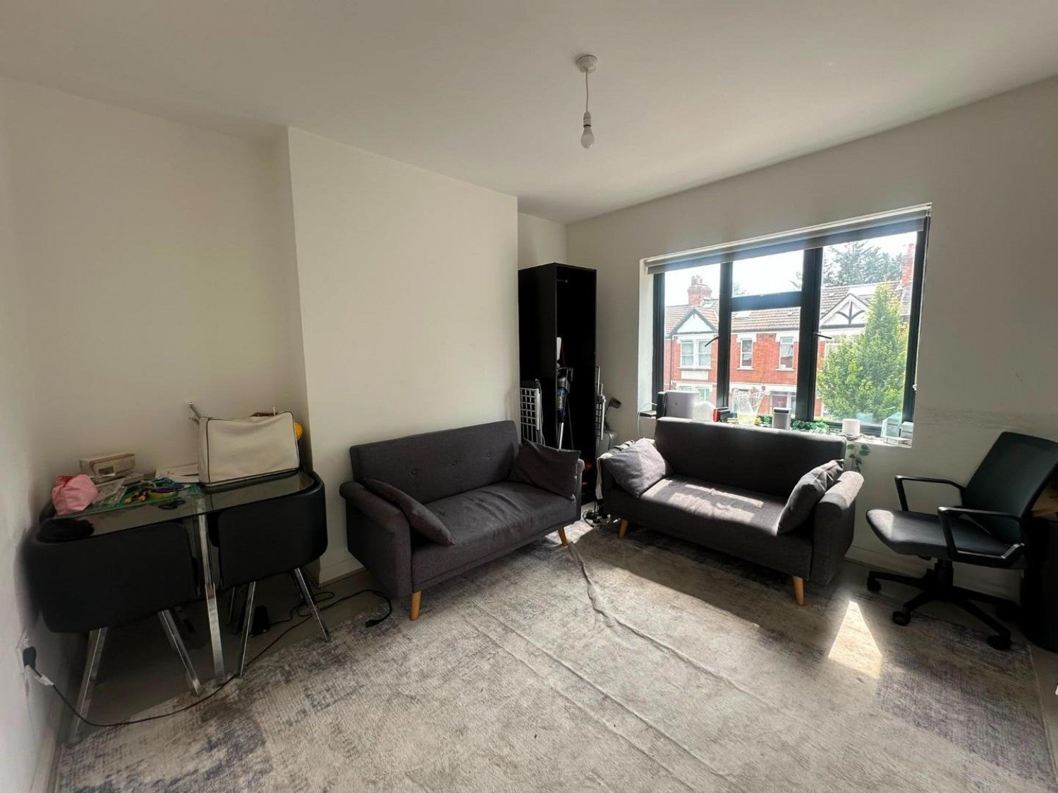 Flat Ealing Park Gardens in Greater London