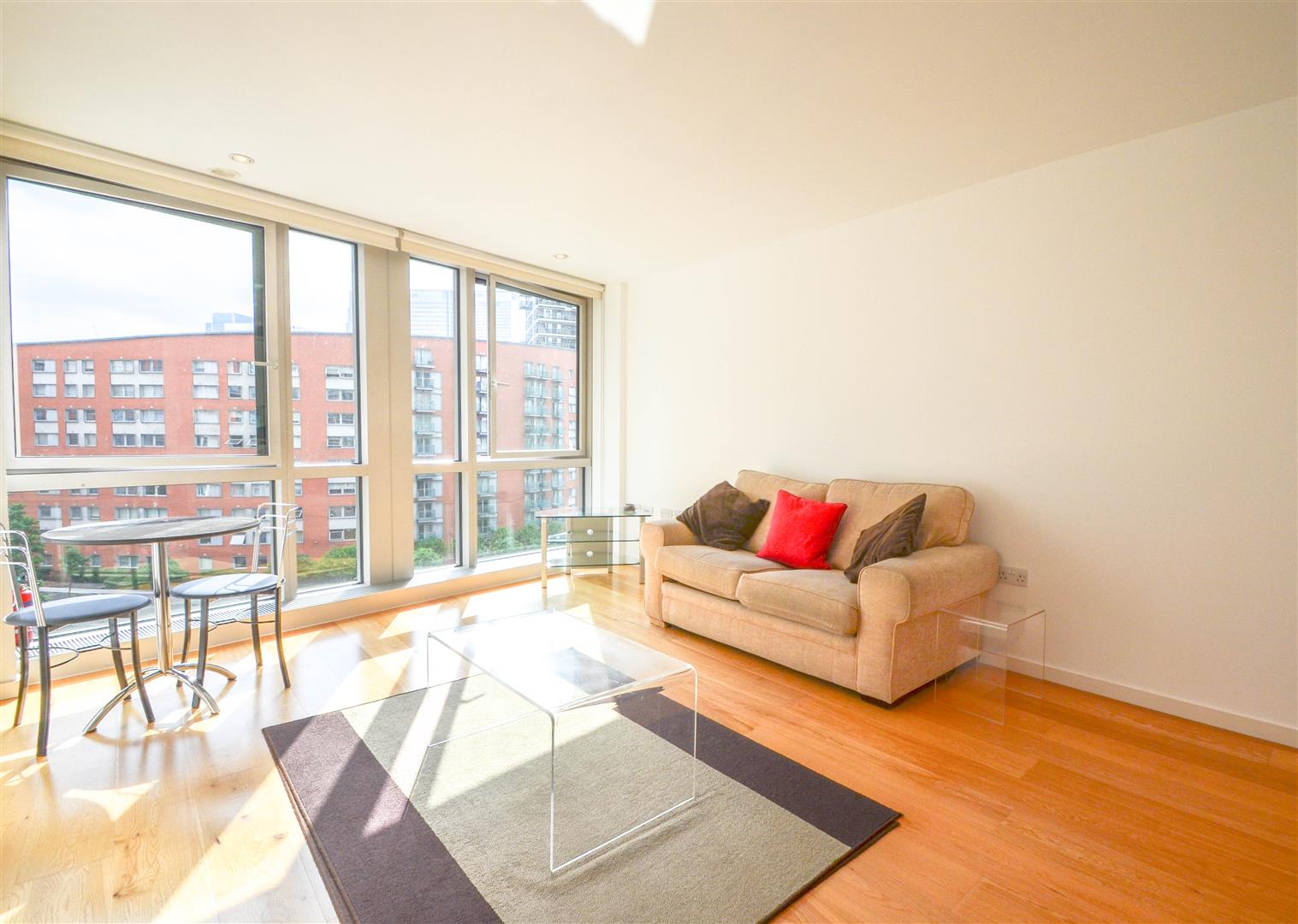 Flat Fairmont Avenue in Greater London