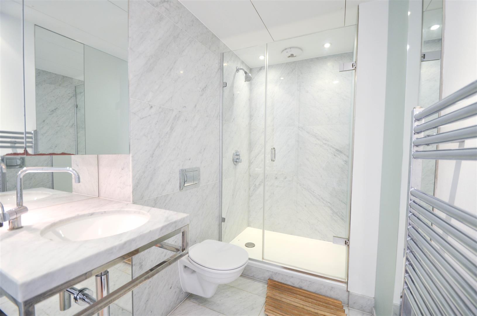 Flat Fairmont Avenue in Greater London