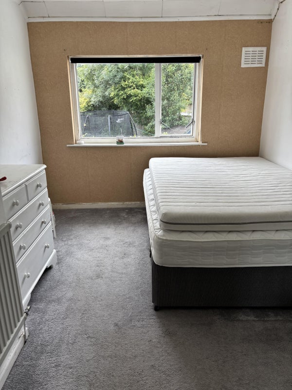 Room Westfield Close in Backwell