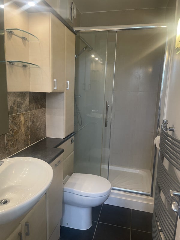 Room Spencer Road in Greater London