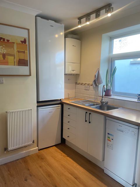 Room Spencer Road in Greater London