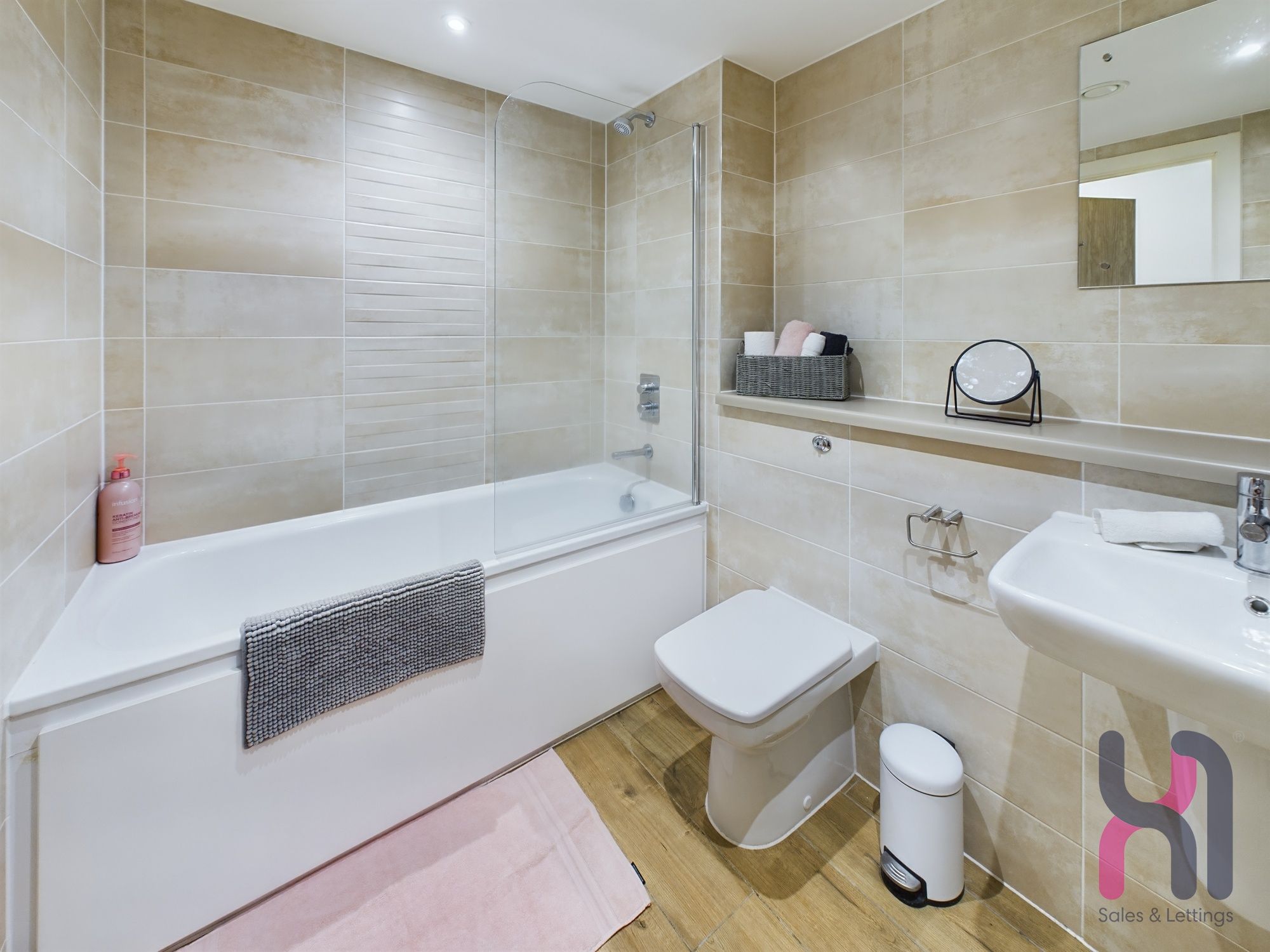 Flat Pomona Strand in Trafford