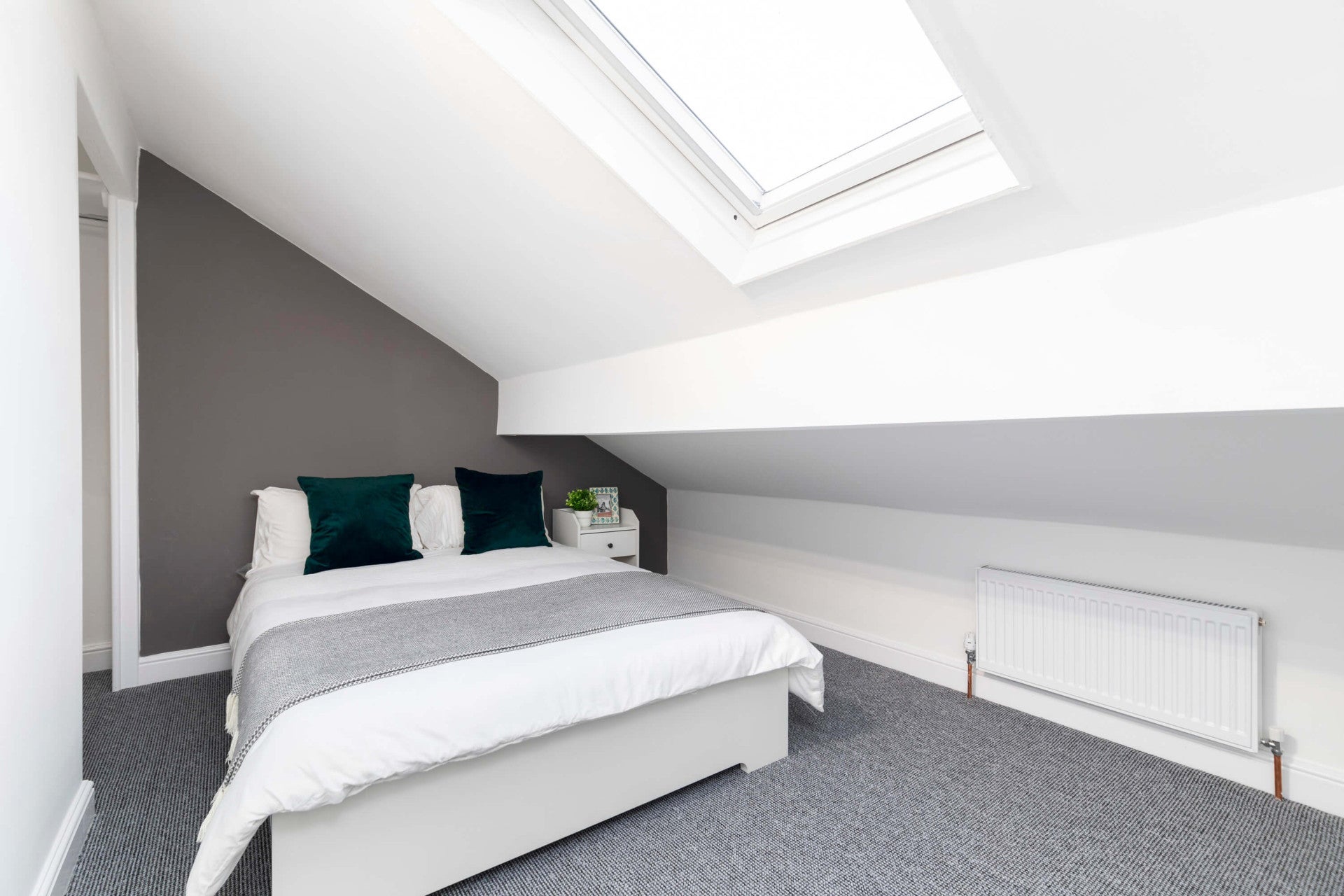 Room Trelawn Avenue in Leeds