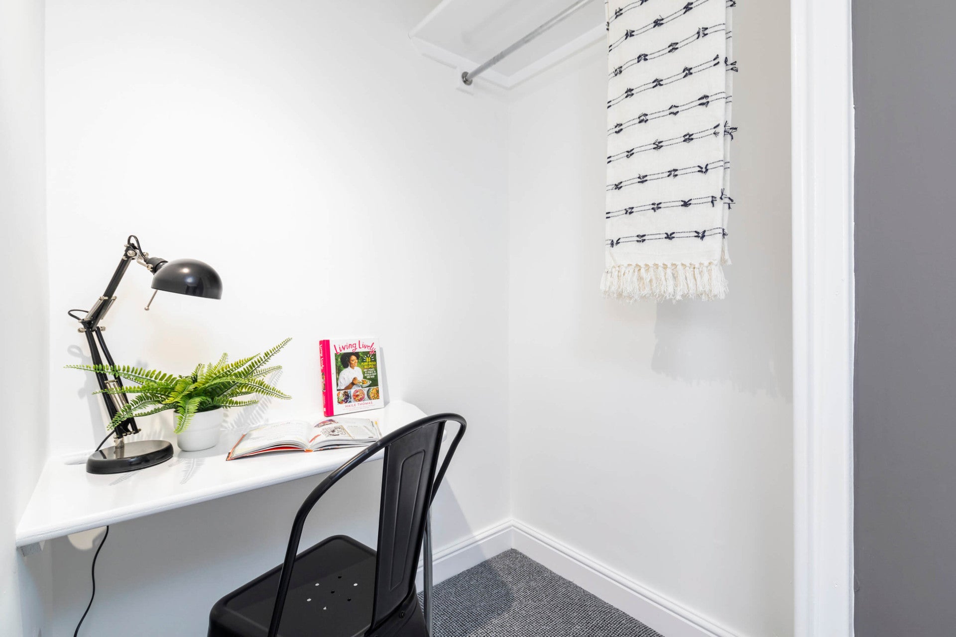 Room Trelawn Avenue in Leeds