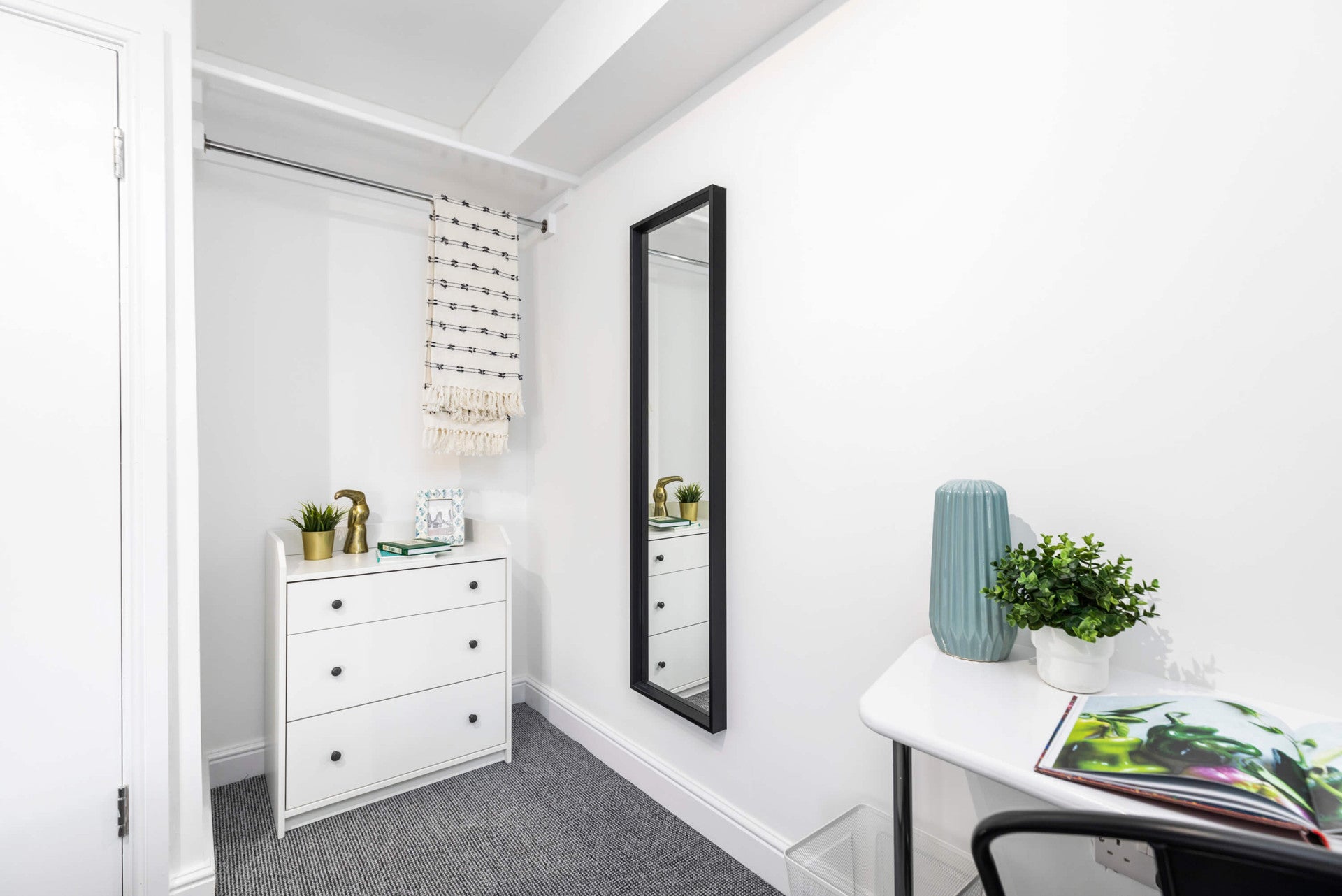 Room Trelawn Avenue in Leeds