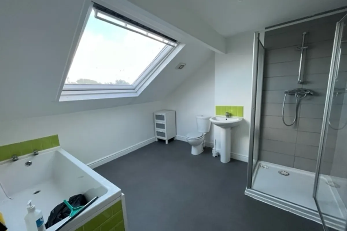Room Vere Street in Barry