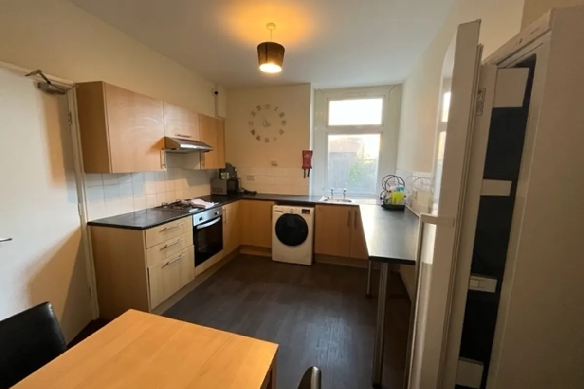 Room Vere Street in Barry