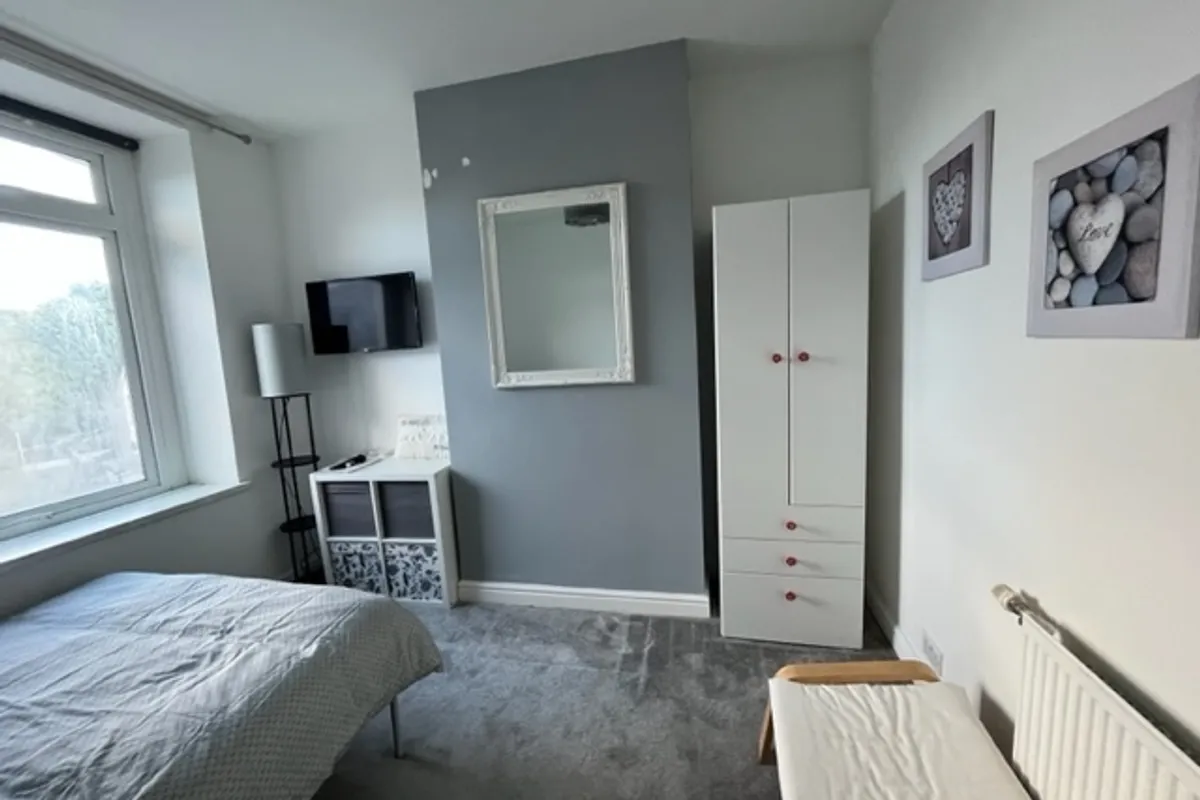 Room Vere Street in Barry