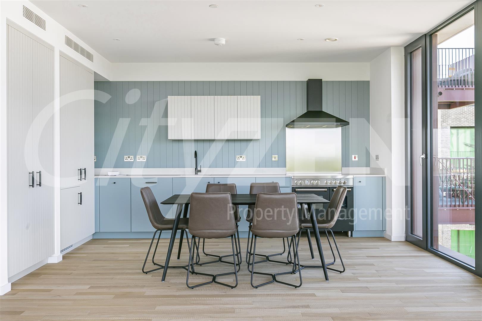 Flat Kingham Avenue in Greater London