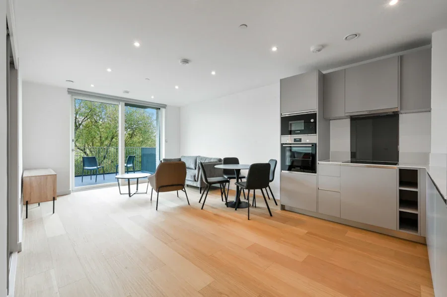 Flat Hale Wharf in Greater London