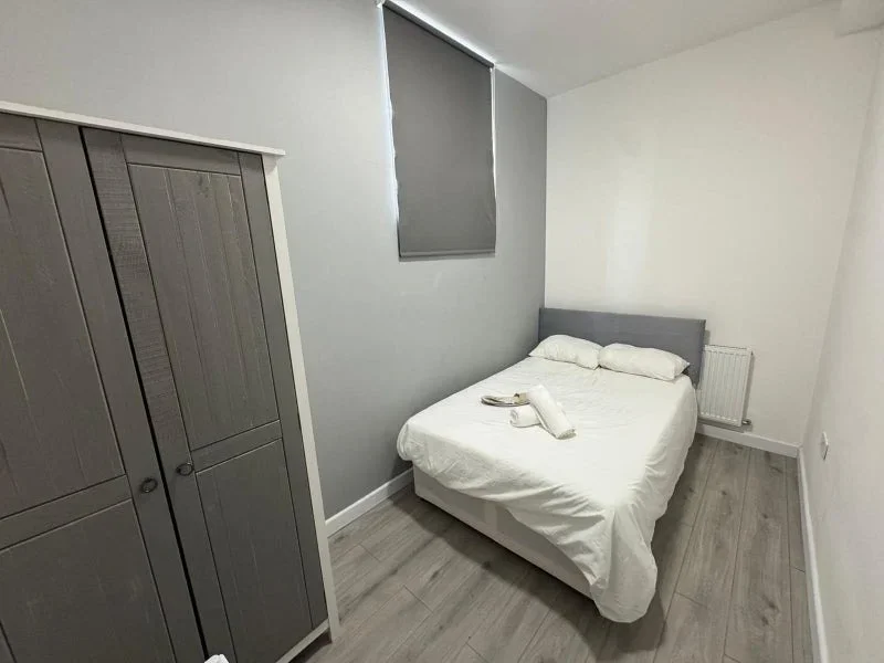 Flat Whitchurch Lane in Greater London
