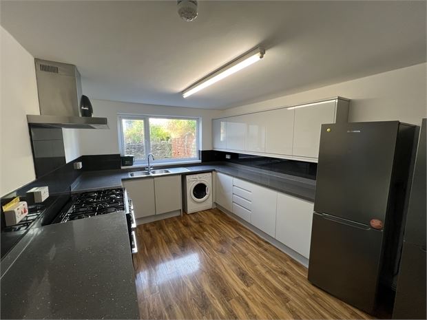 Room Bernard Street in Swansea