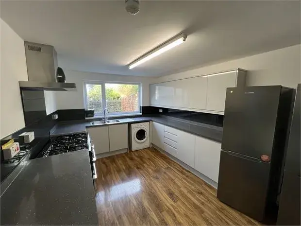 Room Bernard Street in Swansea