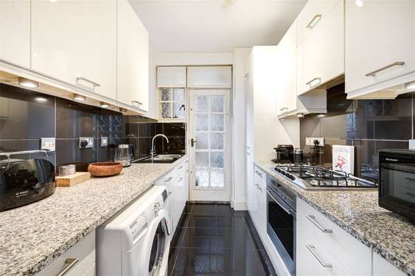 Flat Franklins Row in Greater London