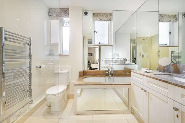 Flat Franklins Row in Greater London