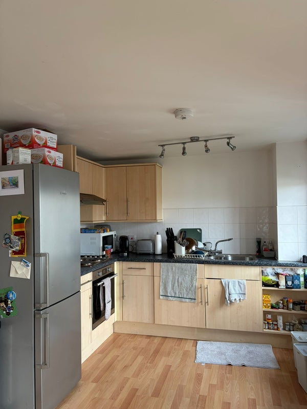 Flat Waterloo Road in Bristol